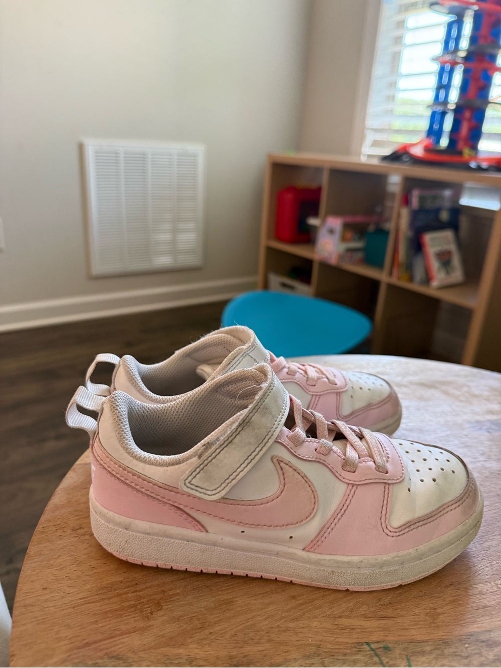 Nike Kids Pink and White Velcro Low-Top Sneakers